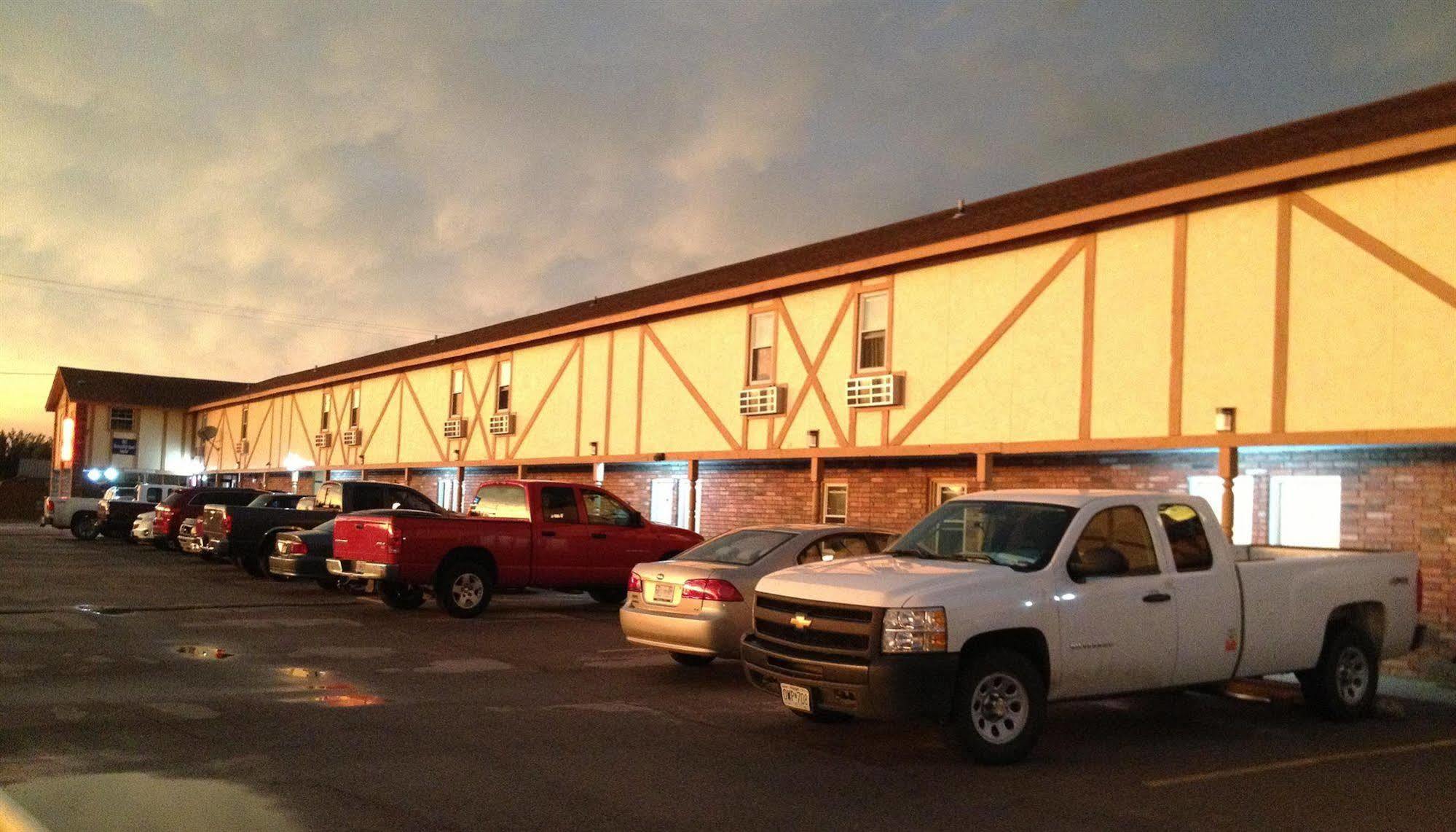 Economy Express Inn Henryetta Exterior photo